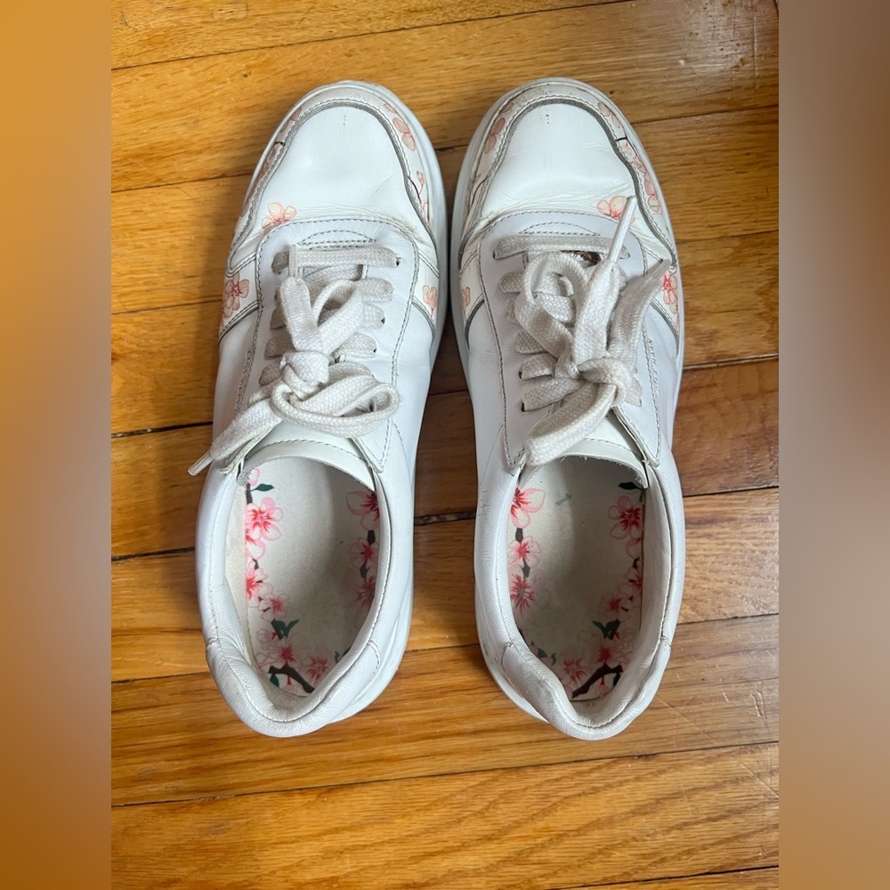 Cole Haan White Floral Sneakers | Size 7
